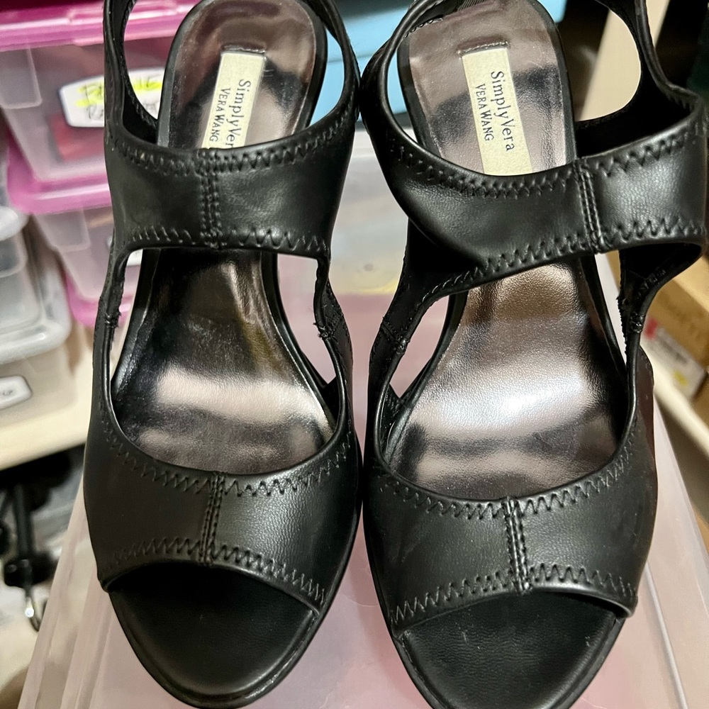 This peep toe sandal has a slim platform that is easy to rock with any outfit!
